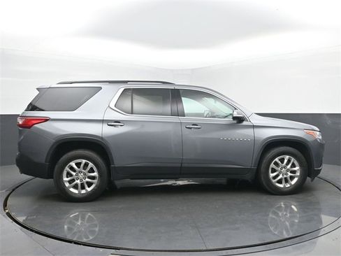 Used 2020 Chevrolet Traverse LT w/ Driver Confidence II Package image 6