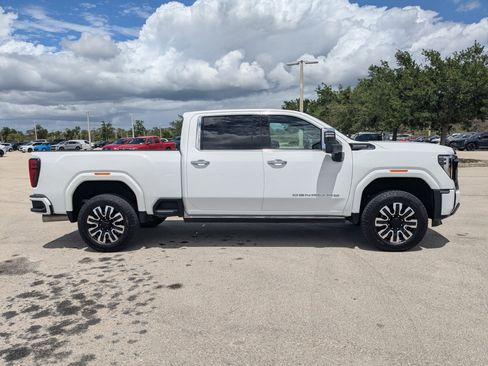 Used 2025 GMC Sierra 2500 Denali Ultimate AWD/4WD image 4