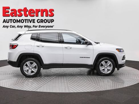 Used 2022 Jeep Compass Latitude w/ Convenience Group AWD/4WD image 4