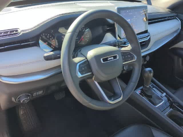 Certified 2025 Jeep Compass Limited AWD/4WD image 10