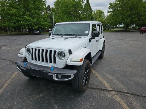 Used 2023 Jeep Wrangler Unlimited Sahara w/ Cold Weather Group AWD/4WD image 2