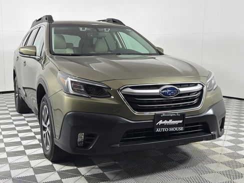 Used 2020 Subaru Outback Premium image 3