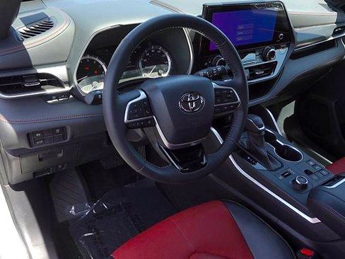 Used 2023 Toyota Highlander XSE AWD/4WD image 9