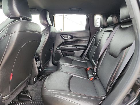 Used 2025 Jeep Compass Trailhawk AWD/4WD image 9