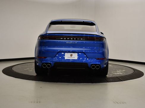 Certified 2025 Porsche Cayenne S image 6