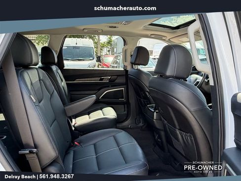 Used 2025 Kia Telluride EX w/ EX Captain's Chair Package FWD image 16