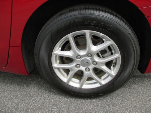 Used 2025 Chrysler Pacifica Select FWD image 9