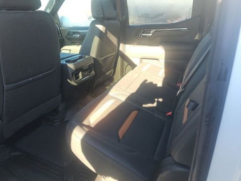 Used 2025 GMC Sierra 1500 AT4 image 5