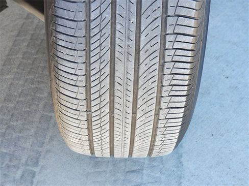 Certified 2024 Chevrolet Trax LT w/ Sunroof Package image 12