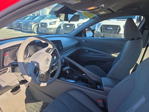 Used 2022 Hyundai Elantra SEL image 25