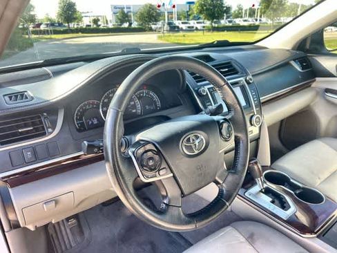 Used 2012 Toyota Camry XLE w/ Leather Pkg FWD image 15