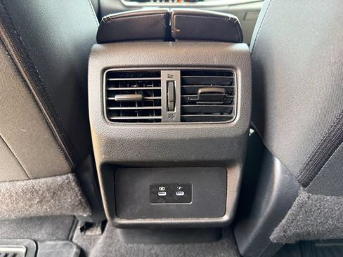 Used 2025 Nissan Rogue SV FWD image 25
