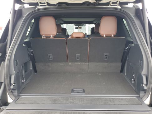 New 2026 Lincoln Navigator Reserve AWD/4WD image 32