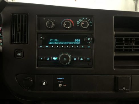 Used 2017 GMC Savana 2500 RWD image 8