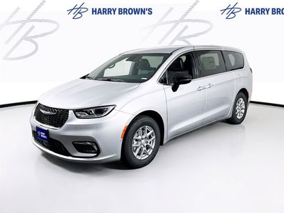 New 2026 Chrysler Pacifica Select