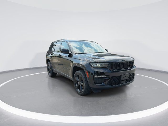 Used 2023 Jeep Grand Cherokee Limited w/ Black Appearance Package AWD/4WD image 2