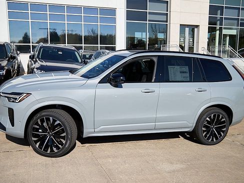 New 2026 Volvo XC90 B6 Ultra w/ Protection Package image 3