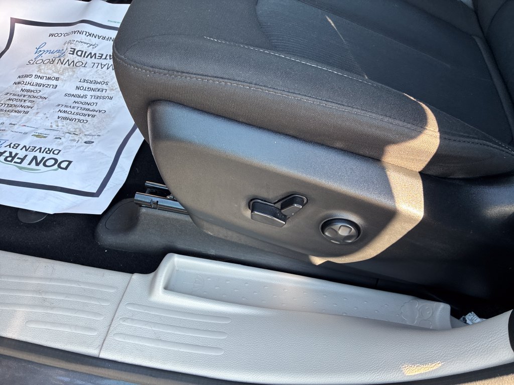 Used 2023 Chrysler Voyager LX FWD image 12