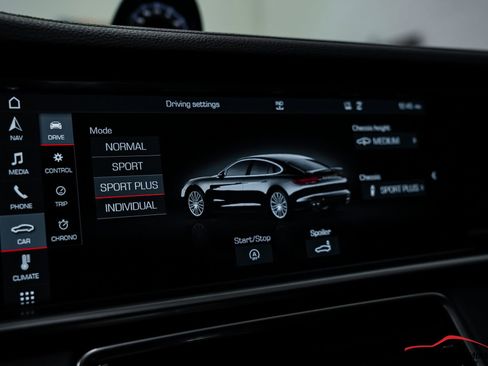 Used 2018 Porsche Panamera image 73