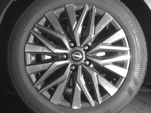 Used 2025 Nissan Altima 2.5 SV FWD image 12