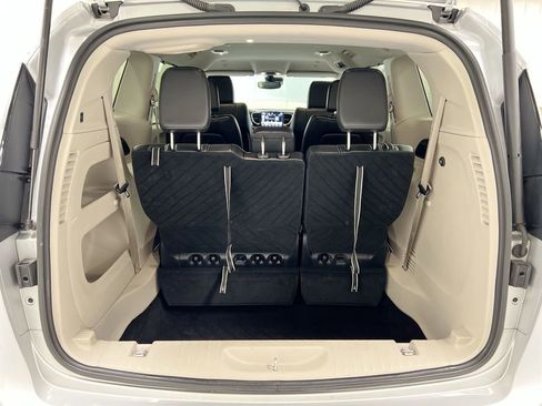 Used 2024 Chrysler Pacifica Touring-L image 23