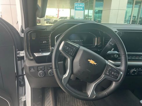 Used 2025 Chevrolet Silverado 2500 LT w/ Convenience Package image 5