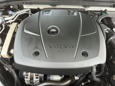 Used 2017 Volvo S90 T5 Momentum w/ Vision Package image 8