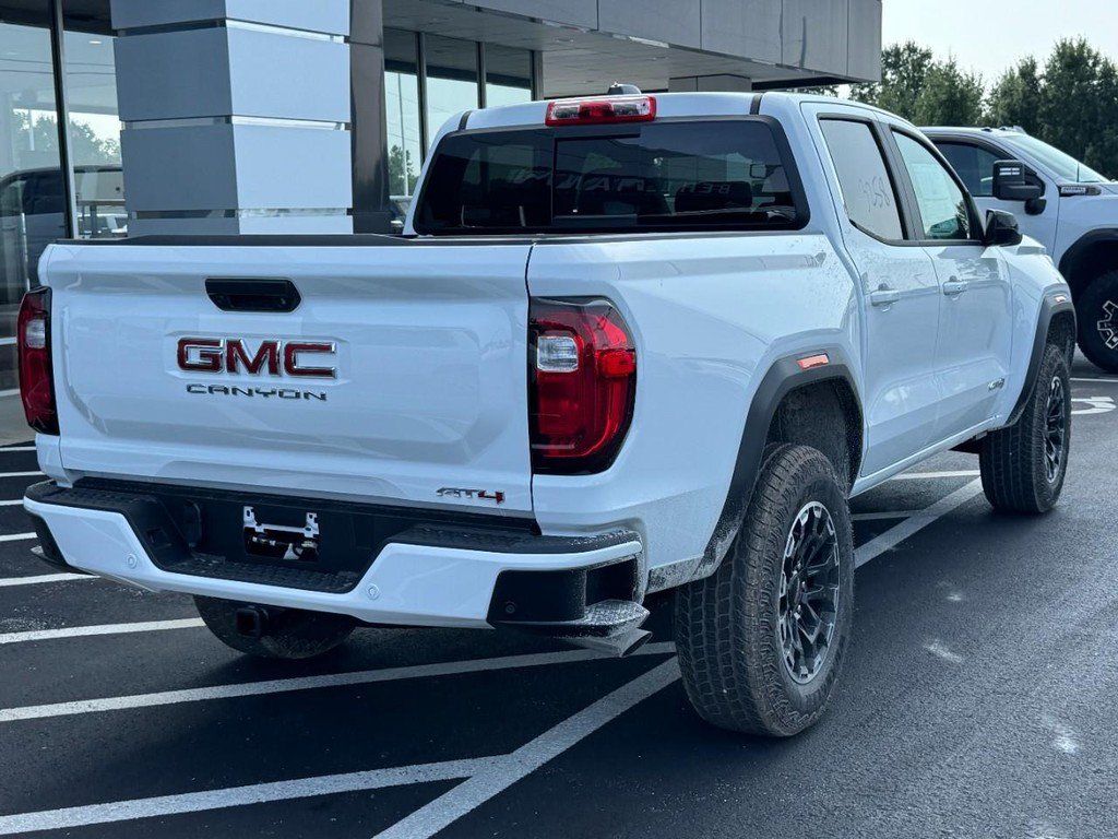New 2026 GMC Canyon AT4 AWD/4WD image 4