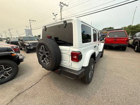 New 2026 Jeep Wrangler Unlimited Sahara AWD/4WD image 5