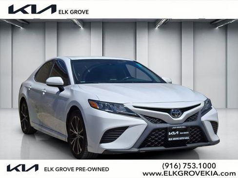 Used 2018 Toyota Camry SE w/ Protection Package (Q2) FWD image 1