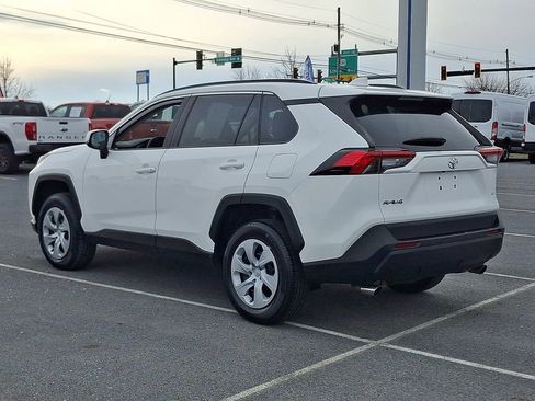 Used 2021 Toyota RAV4 LE image 4