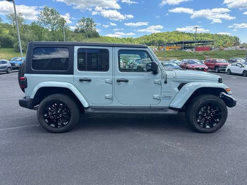 Used 2023 Jeep Wrangler Unlimited Sahara w/ Cold Weather Group AWD/4WD image 9