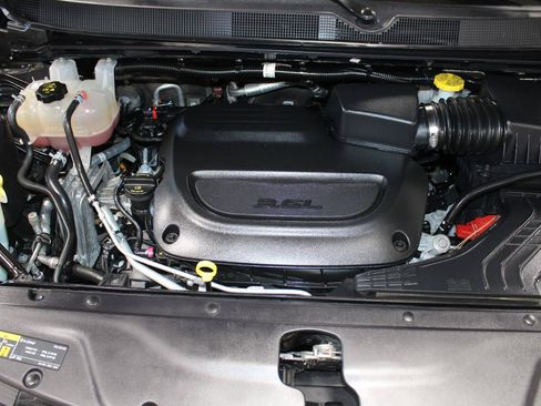 Used 2023 Chrysler Pacifica Touring-L FWD image 33