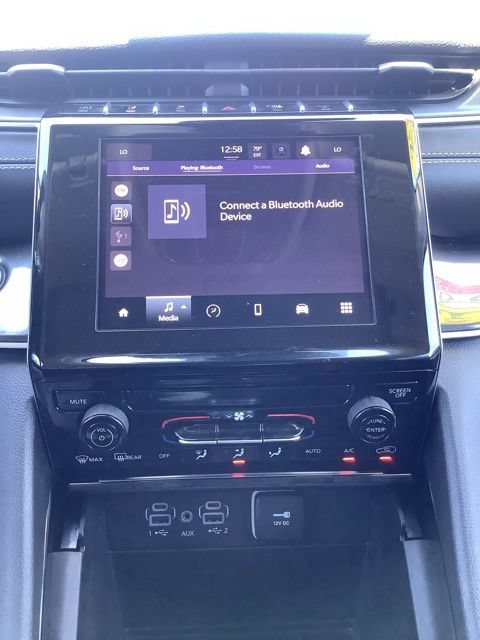 Used 2023 Jeep Grand Cherokee Laredo AWD/4WD image 23