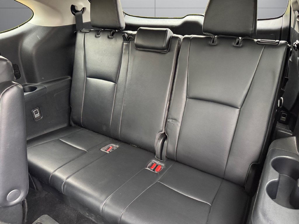 Certified 2022 Toyota Highlander XLE AWD/4WD image 16