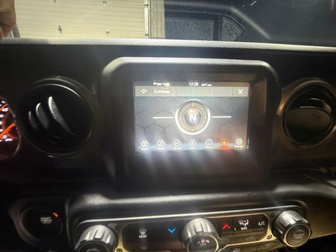 Used 2023 Jeep Wrangler Sport S image 28