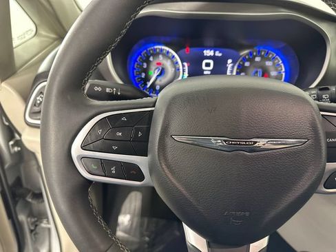 Certified 2024 Chrysler Pacifica Touring-L FWD image 26