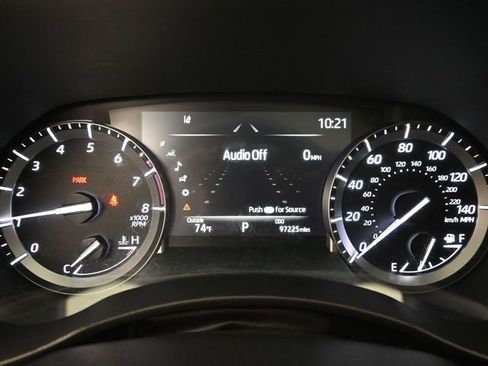 Used 2021 Toyota Highlander XSE FWD image 12