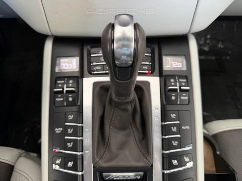 Used 2018 Porsche Macan Turbo AWD/4WD image 35
