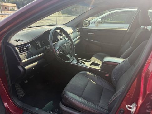 Used 2016 Toyota Camry SE FWD image 2