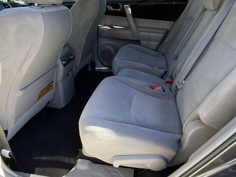 Used 2012 Toyota Highlander FWD w/ Tech Pkg image 23