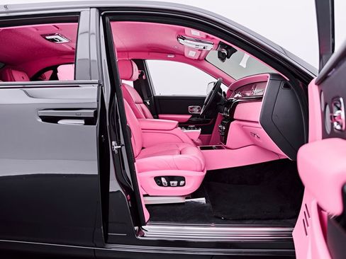 Used 2024 Rolls-Royce Phantom Sedan w/ The Phantom Package RWD image 33