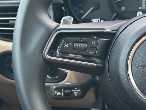 Certified 2025 Porsche Macan AWD/4WD image 26