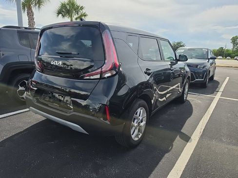 Certified 2025 Kia Soul LX w/ LX Technology Package FWD image 16
