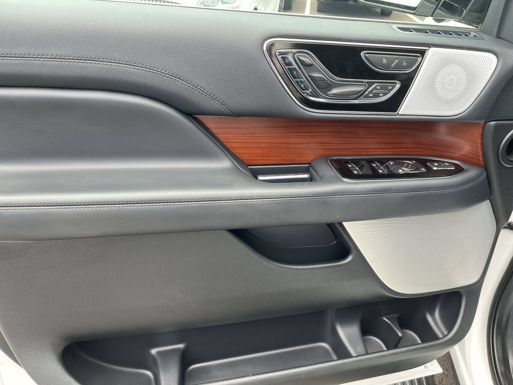 Used 2022 Lincoln Navigator Reserve AWD/4WD image 13