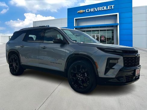 Used 2026 Chevrolet Traverse RS image 3