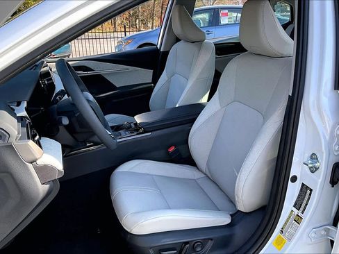 Used 2025 Toyota Camry XLE image 8