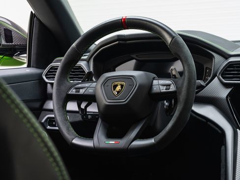 Used 2023 Lamborghini Urus Performante AWD/4WD image 21