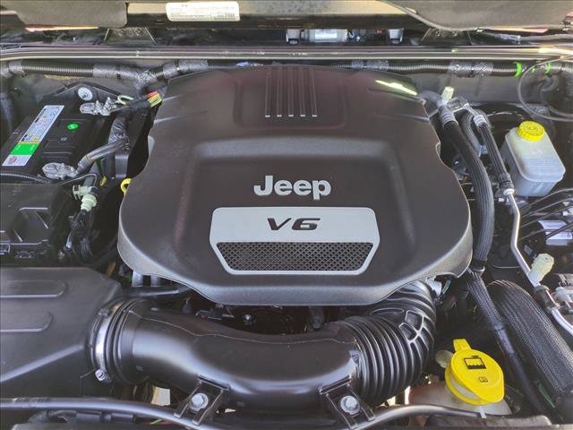 Used 2018 Jeep Wrangler Sahara w/ Connectivity Group AWD/4WD image 21