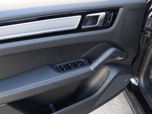 Used 2021 Porsche Cayenne S AWD/4WD image 38